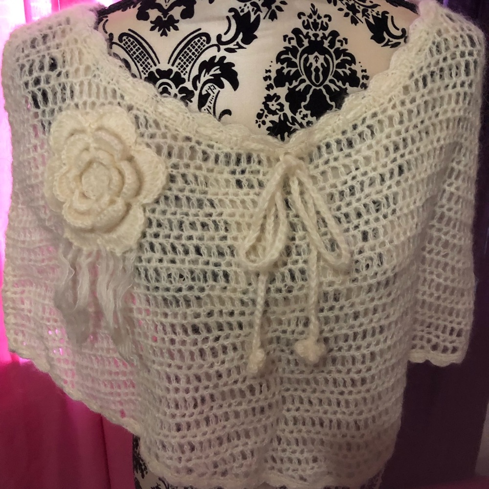 Urban Outfitters  Ivory Crochet Flower Shawl (OS)